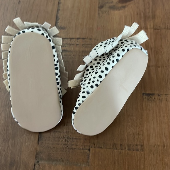 Size 6-12 month old navy moccasins - Picture 2 of 2